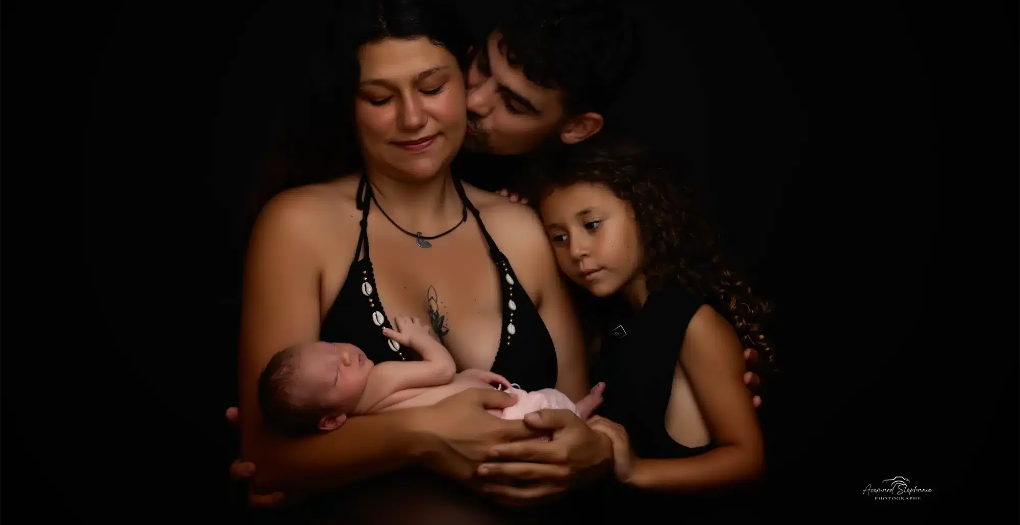 Séance naissance famille nouveau-né aîné studio Montpellier Séance photo naissance famille avec nouveau-né et aîné studio — Stéphanie Azémard photographe maternité Montpellier